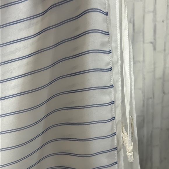NWT White House Black Market Blue and White Striped Top. Size Medium - Picture 5 of 6
